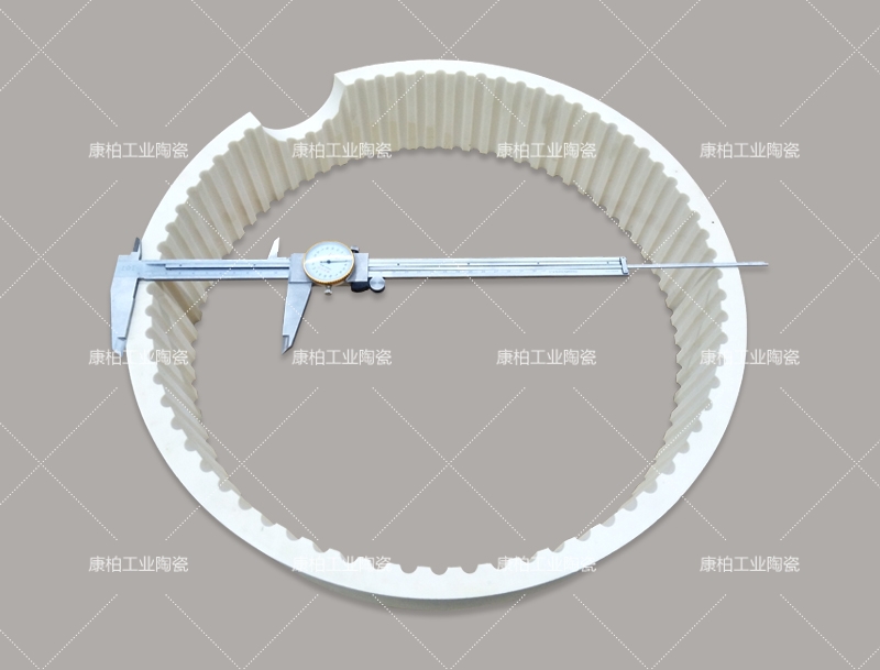 透明氧化鋁陶瓷是完全透明的嗎？會(huì)呈現(xiàn)顏色或霧感？?